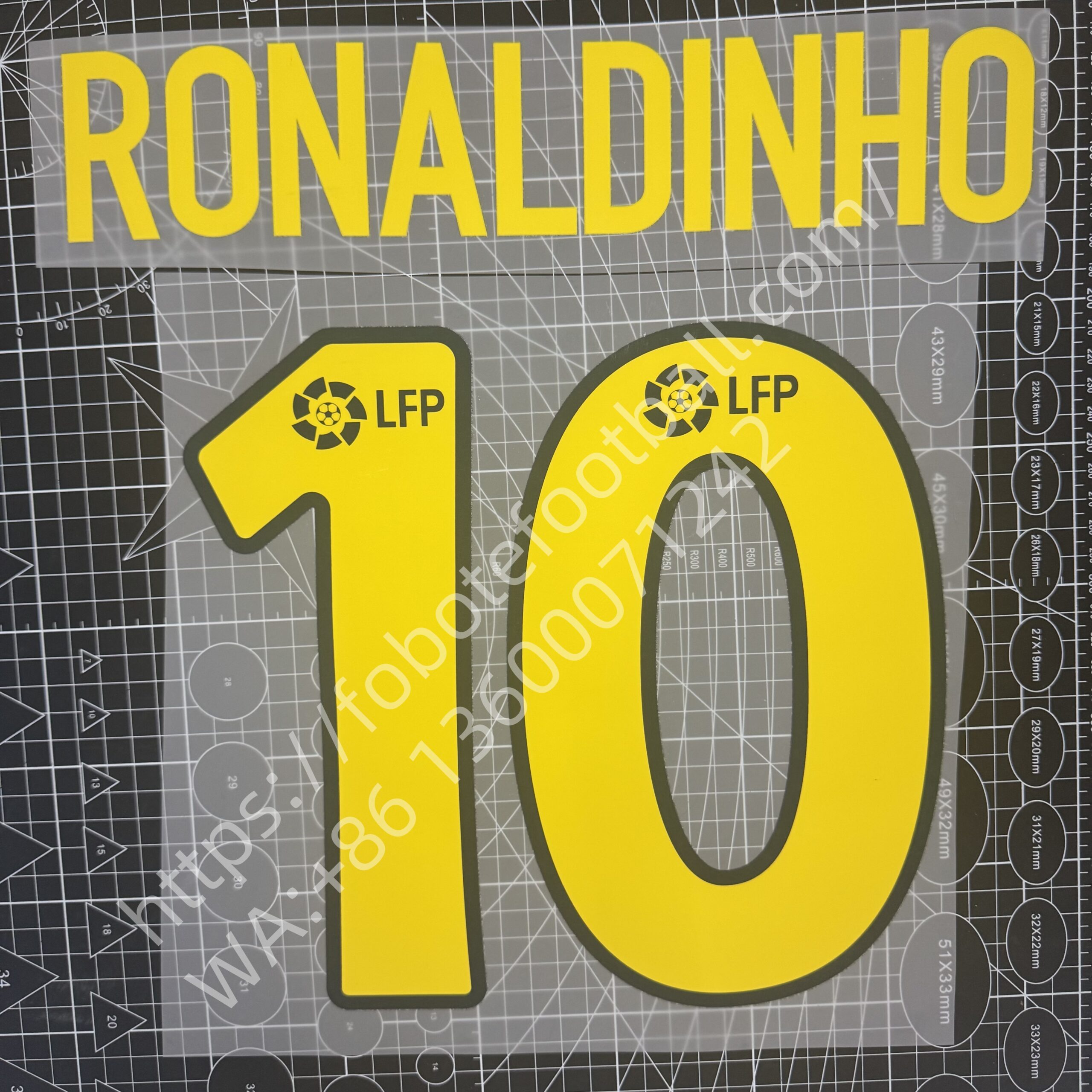 2003-04 Barcelona Home LFP Name-Set #10 RONALDINHO